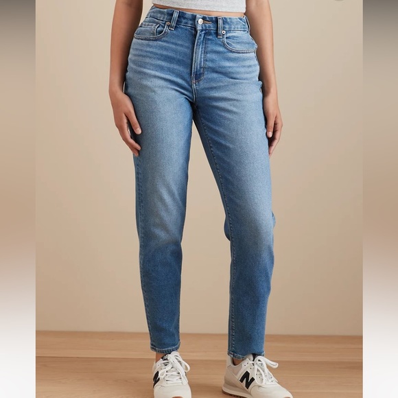 American Eagle Outfitters Denim - AMERICAN EAGLE Curvy Mom Jeans High-Waisted, Tapered & Ankle-Skimming Size 10
